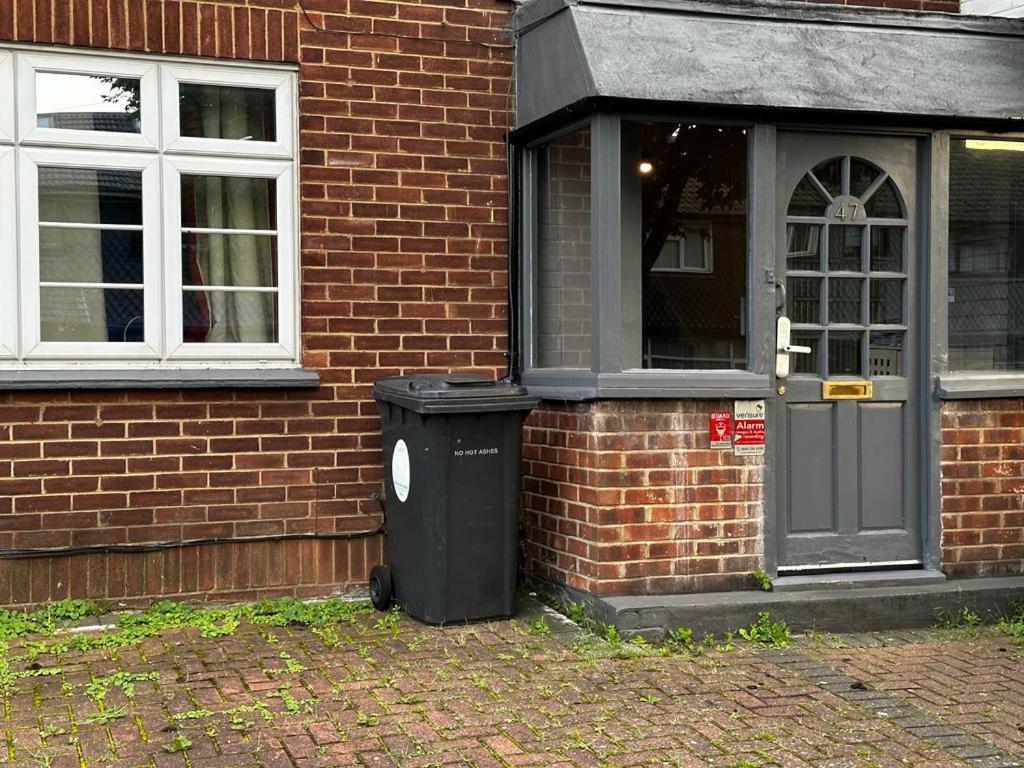 London Comfy Doubles Aparthotel Exterior photo